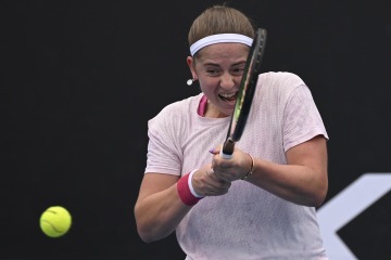 Video - Sestřih zápasu Collins/Ostapenko - 1. kolo v Abú Dhabí