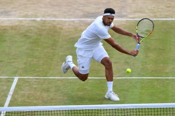Video - Nejlepší údery s pádem na wimbledonskou trávu